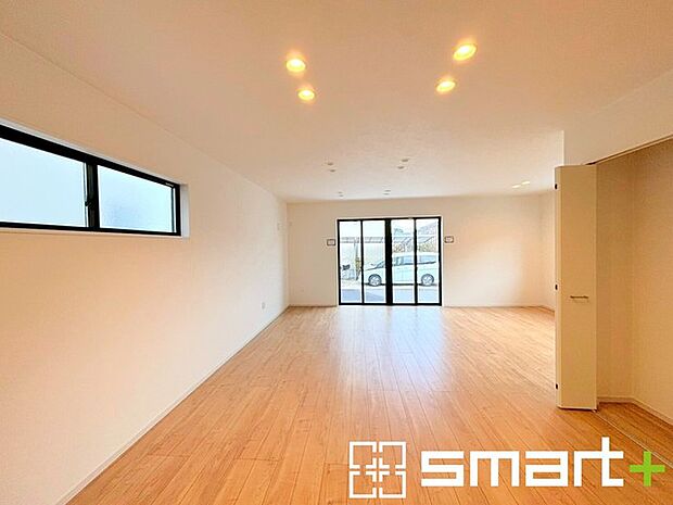 ~間仕切対応で居室に~ ・リビングには間仕切対応で居室としてもお使いいただけるスペースがございます。 ・収納付きなので寝室はもちろん、キッズスペースなどにも便利ですね。