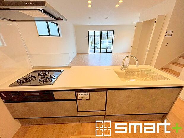 ~食器洗浄機を標準装備~ ・キッチンにはビルトインタイプの食器洗浄機を標準装備。 ・家事にかける時間を削減でき、「自分時間」を増やすことができる嬉しいアイテムです。