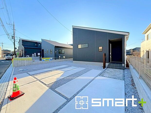 〜ゆとりあるカースペース〜 ・セカンドカーや来客時にも困らないカースペース2台分。物置や駐輪スペースなどにも利用できますね。 ・カーポートなどのオプションもお気軽にご相談くださいませ。