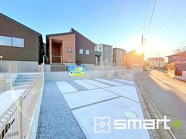 〜ゆとりあるカースペース〜 ・セカンドカーや来客時にも困らないカースペース2台分。物置や駐輪スペースなどにも利用できますね。 ・カーポートなどのオプションもお気軽にご相談くださいませ。