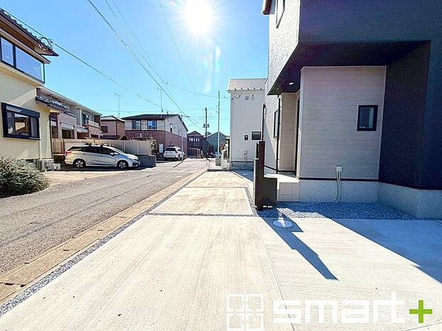 ~駐車場は2台分ご用意~ ・駐車場は2台分ございますので、車通勤の方や複数台お持ちの方にもお勧めのお住まいです。 ・カーポートなどのオプションもお気軽にご相談くださいませ。