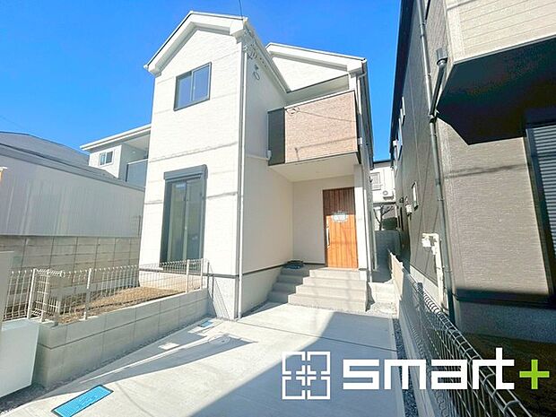 〜明るさを感じる外観〜 ・外壁は2トーンカラーを採用し、デザイン性に優れた見た目となっております。 ・帰宅した際にホッと感じるような飽きのこない外観。ぜひ現地でご確認くださいませ。 