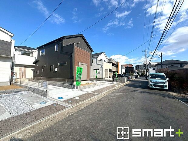〜閑静な住宅街の立地〜 ・周辺は閑静な住宅街となっておりますので、静かな暮らしをご実現いただけます。 ・前面道路の交通量も多くないので、小さなお子様がいるご家庭でもご安心ですね。 