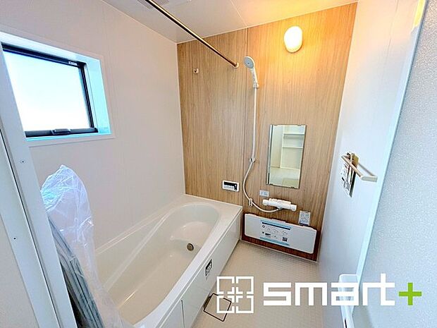 ~浴室乾燥機付きの浴室~ ・浴室には乾燥機が付いているので雨の日でも洗濯物を干すことが可能です。 ・水はけの良い床材など機能面も充実。マイクロバブルなどオプションもご相談くださいませ。