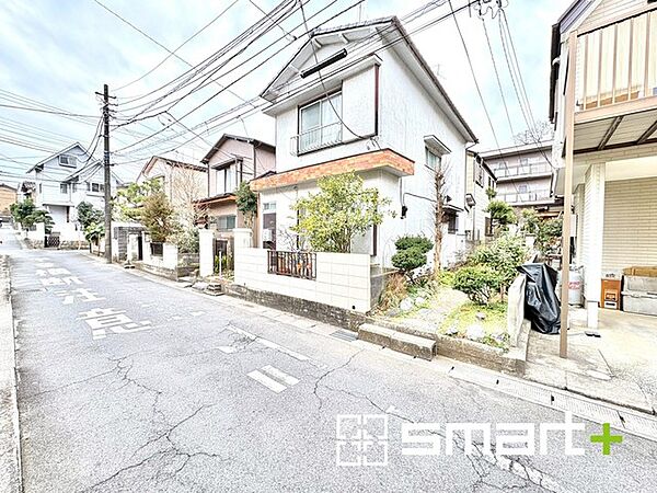 ～十分な広さのある前面道路～ ・前面道路は約4ｍございますので、お車でのすれ違いも可能で余計なストレスがかかりません。 ・日々お車での移動が多い方には大切なポイントですね。