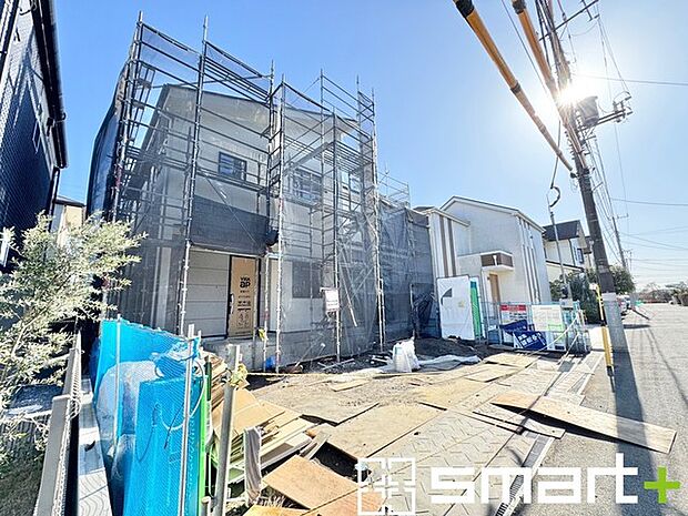 ～閑静な住宅街の立地～ ・周辺は閑静な住宅街となっておりますので、静かな暮らしをご実現いただけます。 ・前面道路の交通量も多くないので、小さなお子様がいるご家庭でもご安心ですね。 