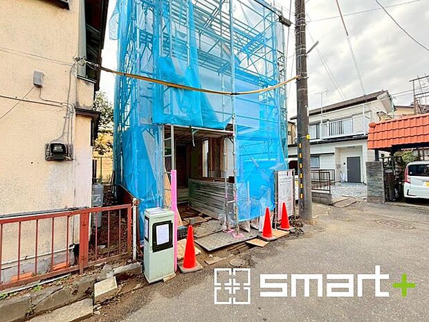 ～閑静な住宅街の立地～ ・周辺は閑静な住宅街となっておりますので、静かな暮らしをご実現いただけます。 ・前面道路の交通量も多くないので、小さなお子様がいるご家庭でもご安心ですね。 
