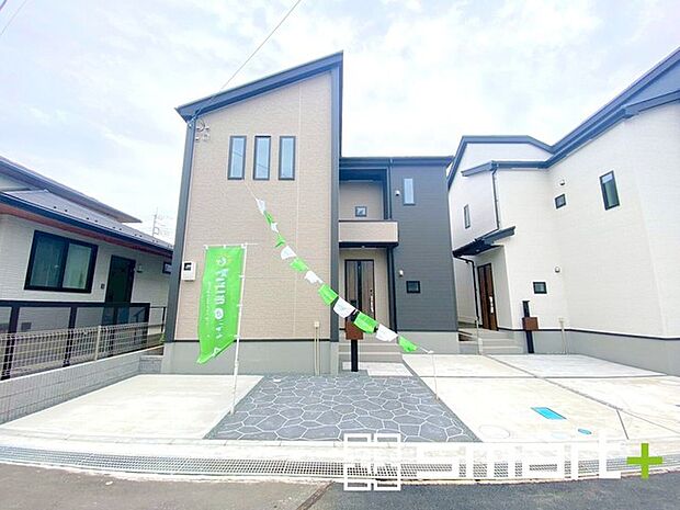 ~ゆとりあるカースペース~ ・セカンドカーや来客時にも困らないカースペース2台分。物置や駐輪スペースなどにも利用できますね。 ・カーポートなどのオプションもお気軽にご相談くださいませ。