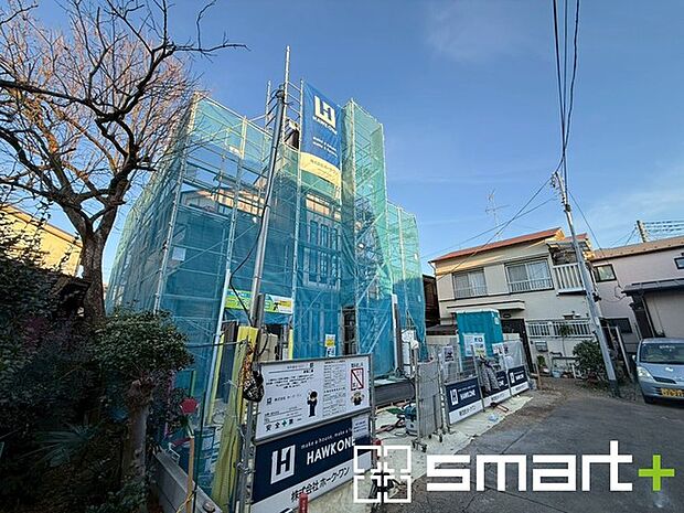 ~閑静な住宅街の立地~ ・周辺は閑静な住宅街となっておりますので、静かな暮らしをご実現いただけます。 ・前面道路の交通量も多くないので、小さなお子様がいるご家庭でもご安心ですね。