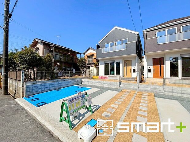 ~駐車場は2台分ご用意~ ・駐車場は2台分ございますので、車通勤の方や複数台お持ちの方にもお勧めのお住まいです。 ・カーポートなどのオプションもお気軽にご相談くださいませ。