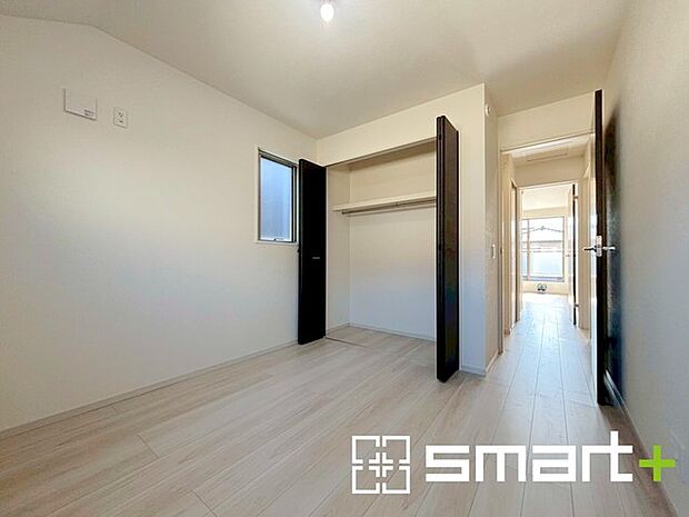 ~オプション施行もお任せください~ ・フローリングの変色など劣化を軽減し、水をこぼした場合などにも防いでくれるフロアコーテイングが人気となっております。 ・オプション施行もお任せください。