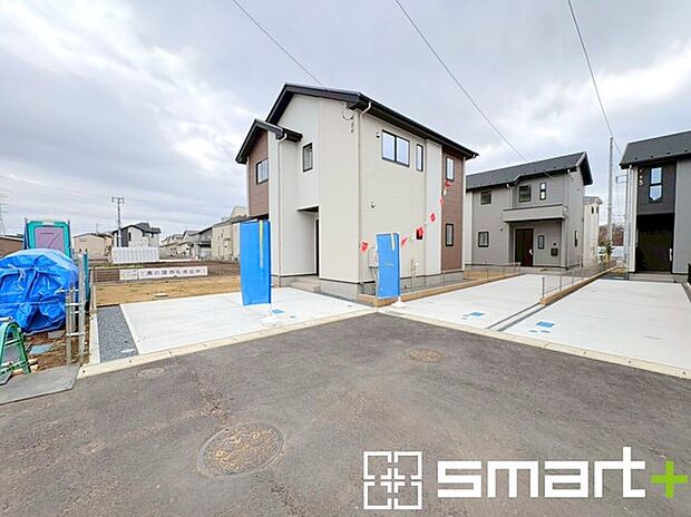 ~駐車場ももちろんございます~ ・駐車場もありますので、お車をご利用される方にもお勧めのお住まいです。 ・カーポートなどのオプションもお気軽にご相談くださいませ。