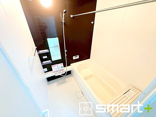 ~浴室乾燥機付きの浴室~ ・浴室には乾燥機が付いているので雨の日でも洗濯物を干すことが可能です。 ・水はけの良い床材など機能面も充実。マイクロバブルなどオプションもご相談くださいませ。