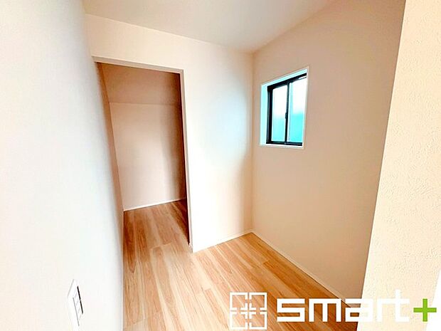 ~フリースペースき~ ・WICに加えてフリースペースもございます。 ・収納としてはもちろん、テレワークルームとしても便利ですね。