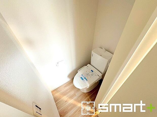 ～やはり便利なタンク式トイレ～ ・最近はタンクレストイレもございますが、タンク式の場合は停電時もお水を流すことが可能。 ・故障時なども比較的費用が安くなるなど、メリットが多くなります。 