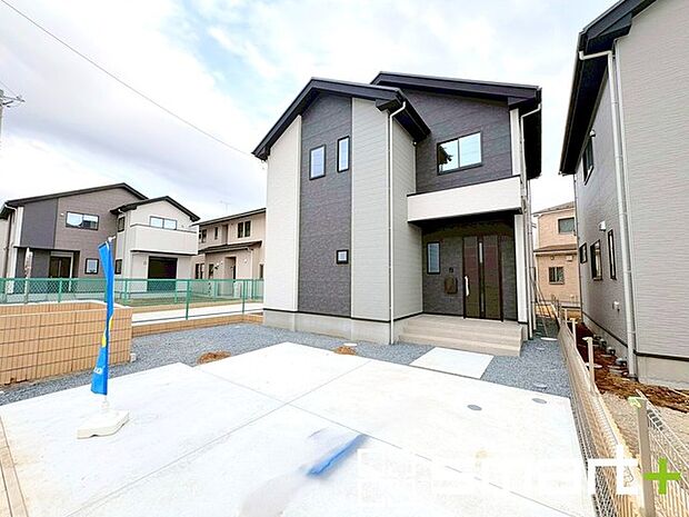 ~駐車場ももちろんございます~ ・駐車場もありますので、お車をご利用される方にもお勧めのお住まいです。 ・カーポートなどのオプションもお気軽にご相談くださいませ。