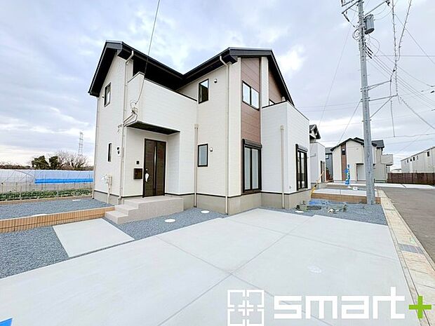 ~駐車場ももちろんございます~ ・駐車場もありますので、お車をご利用される方にもお勧めのお住まいです。 ・カーポートなどのオプションもお気軽にご相談くださいませ。