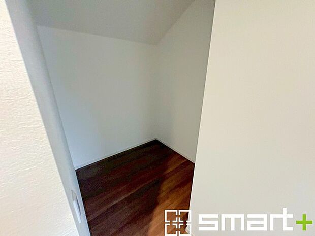 ~フリースペースき~ ・用途様々、便利なフリースペースもございます。 ・収納としてはもちろん、テレワークルームとしても便利ですね。