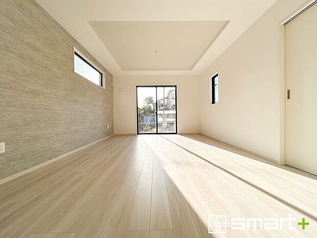 ~余裕の空間が広がるLDK~ ・17.76帖あるLDKはご家族団らんのお時間を余裕の広さで演出してくれます。 ・ご内覧の際は家具の配置などもイメージしながらご覧くださいませ。