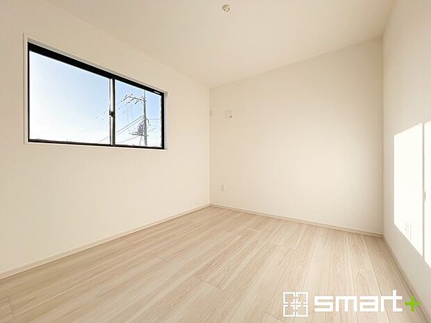 ~オプション施行もお任せください~ ・フローリングの変色など劣化を軽減し、水をこぼした場合などにも防いでくれるフロアコーテイングが人気となっております。 ・オプション施行もお任せください。