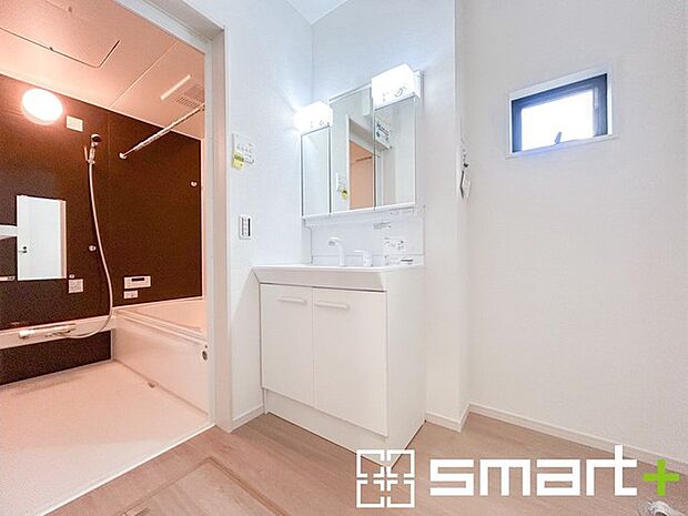 ~余裕のある広さの洗面スペース~ ・洗面スペースを大きめに取る事でリネン置場などにも困らず、洗濯なども楽々行っていただけます。 ・洗面が広い物件は意外と少ないので、ぜひご覧くださいませ。