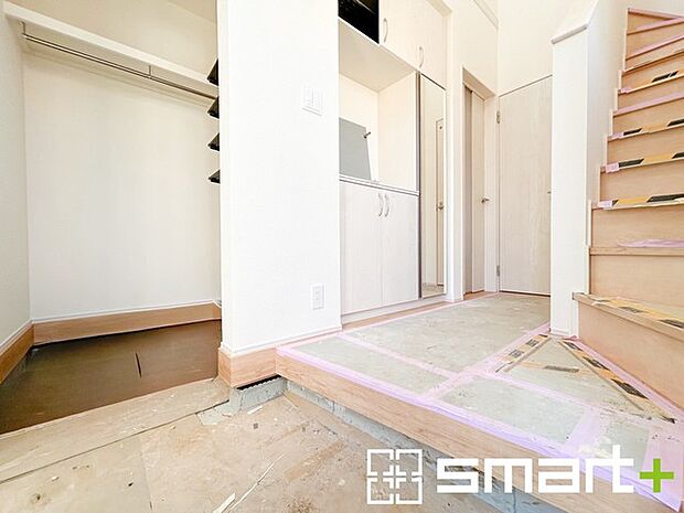 ~余裕の広さの玄関~ ・玄関スペースを大きく取る事でご帰宅された際の開放感が違います。 ・お客様を出迎える顔にもなる玄関、この広さは魅力的ですね。ぜひ現地でご体感くださいませ。