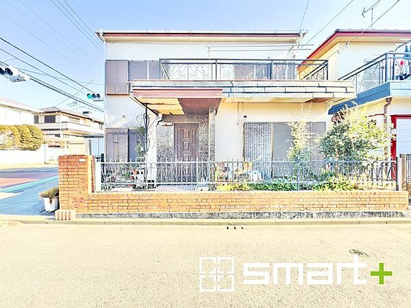 ～閑静な住宅街の立地～ ・周辺は閑静な住宅街となっておりますので、静かな暮らしをご実現いただけます。 ・前面道路の交通量も多くないので、小さなお子様がいるご家庭でもご安心ですね。