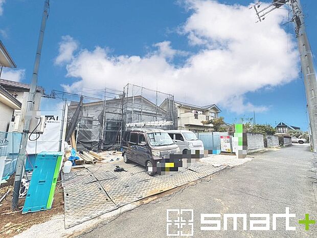 ~閑静な住宅街の立地~ ・周辺は閑静な住宅街となっておりますので、静かな暮らしをご実現いただけます。 ・前面道路の交通量も多くないので、小さなお子様がいるご家庭でもご安心ですね。