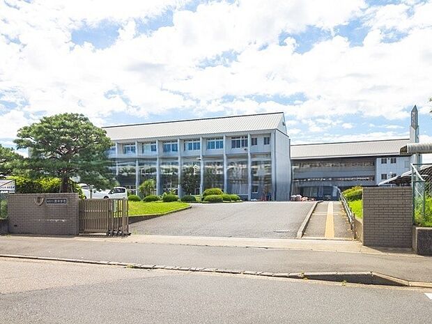 成田市立西中学校(980m)