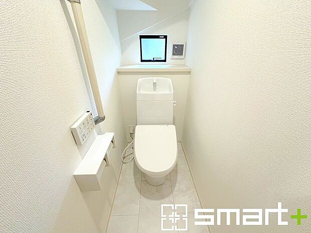 ～やはり便利なタンク式トイレ～ ・最近はタンクレストイレもございますが、タンク式の場合は停電時もお水を流すことが可能。 ・故障時なども比較的費用が安くなるなど、メリットが多くなります。 
