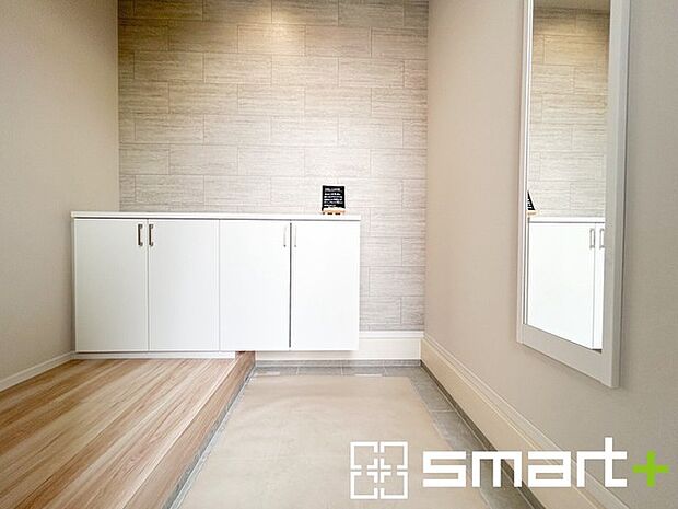 ～余裕の広さの玄関～ ・玄関スペースを大きく取る事でご帰宅された際の開放感が違います。 ・お客様を出迎える顔にもなる玄関、この広さは魅力的ですね。ぜひ現地でご体感くださいませ。 