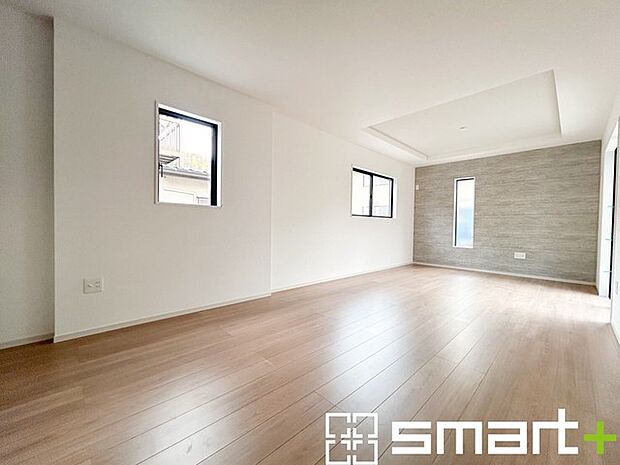 ～余裕の空間が広がるＬＤＫ～ ・18.3帖あるＬＤＫはご家族団らんのお時間を余裕の広さで演出してくれます。 ・ご内覧の際は家具の配置などもイメージしながらご覧くださいませ。 