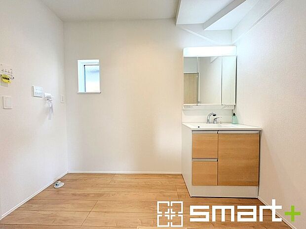 ～余裕のある広さの洗面スペース～ ・洗面スペースを大きめに取る事でリネン置場などにも困らず、洗濯なども楽々行っていただけます。 ・洗面が広い物件は意外と少ないので、ぜひご覧くださいませ。 