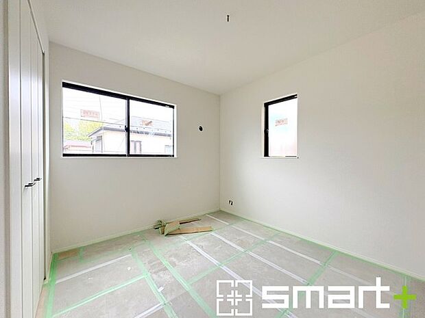 ～2面採光の明るいお部屋～ ・洋室は2面採光とする事で穏やかな陽の入る明るい空間となっております。 ・くつろぎのプライベート時間を明るい空間で穏やかにお過ごしいただけます。 