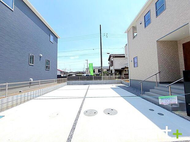 ~駐車場は2台分ご用意~ ・駐車場は2台分ございますので、車通勤の方や複数台お持ちの方にもお勧めのお住まいです。 ・カーポートなどのオプションもお気軽にご相談くださいませ。