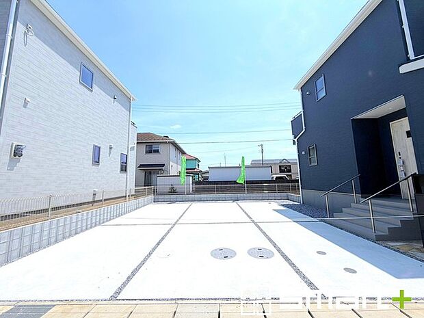 ~駐車場は2台分ご用意~ ・駐車場は2台分ございますので、車通勤の方や複数台お持ちの方にもお勧めのお住まいです。 ・カーポートなどのオプションもお気軽にご相談くださいませ。