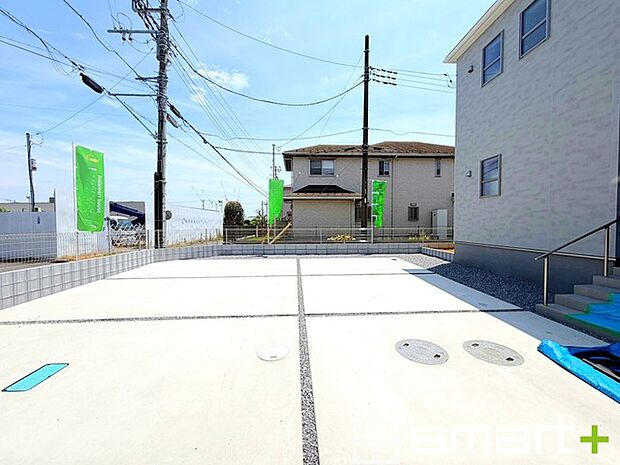 ~駐車場は2台分ご用意~ ・駐車場は2台分ございますので、車通勤の方や複数台お持ちの方にもお勧めのお住まいです。 ・カーポートなどのオプションもお気軽にご相談くださいませ。