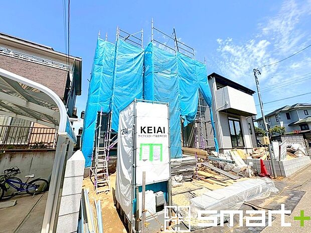 ～ベタ基礎でしっかりとした土台～ ・コンクリートの中に鉄筋を配し強度を高めた「ベタ基礎」を採用。 ・しっかりとした土台を造ったうえで、その上に建物が築造されていきます。 