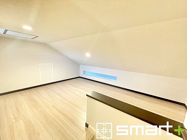 ~小屋裏収納のあるお住まい~ ・本来デッドスペースとなる小屋裏も無駄にせず収納をご用意。 ・普段使わない物や、取っておきたい箱や段ボールなどの置場としてご活用いただけます。