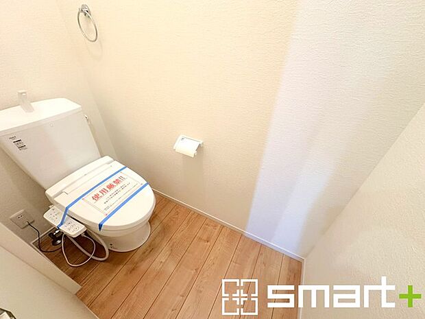 ~やはり便利なタンク式トイレ~ ・最近はタンクレストイレもございますが、タンク式の場合は停電時もお水を流すことが可能。 ・故障時なども比較的費用が安くなるなど、メリットが多くなります。