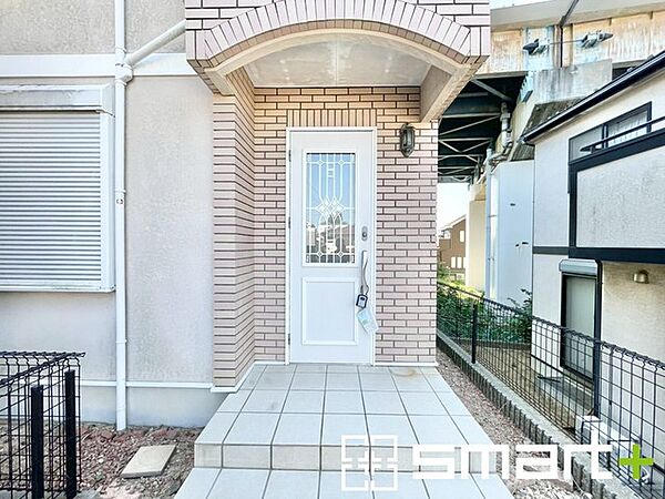 ～お住まいの顔「玄関」～ ・毎日お出かけの際もご帰宅の際も通る玄関。 ・ドアの交換や鍵の交換・追加などもお気軽にご相談くださいませ。