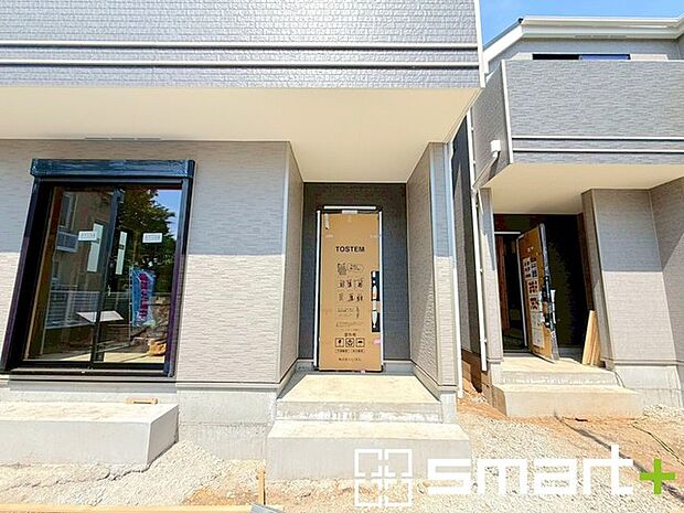 ～明るさを感じる外観～ ・外壁は2トーンカラーを採用し、デザイン性に優れた見た目となっております。 ・帰宅した際にホッと感じるような飽きのこない外観。ぜひ現地でご確認くださいませ。 