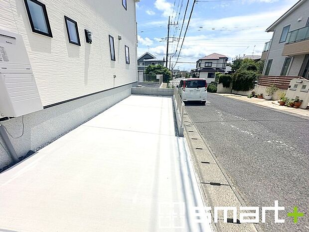 ~駐車場は2台分ご用意~ ・駐車場は2台分ございますので、車通勤の方や複数台お持ちの方にもお勧めのお住まいです。 ・カーポートなどのオプションもお気軽にご相談くださいませ。