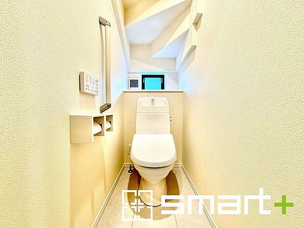 ~やはり便利なタンク式トイレ~ ・最近はタンクレストイレもございますが、タンク式の場合は停電時もお水を流すことが可能。 ・故障時なども比較的費用が安くなるなど、メリットが多くなります。