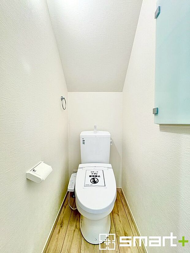 ~やはり便利なタンク式トイレ~ ・最近はタンクレストイレもございますが、タンク式の場合は停電時もお水を流すことが可能。 ・故障時なども比較的費用が安くなるなど、メリットが多くなります。