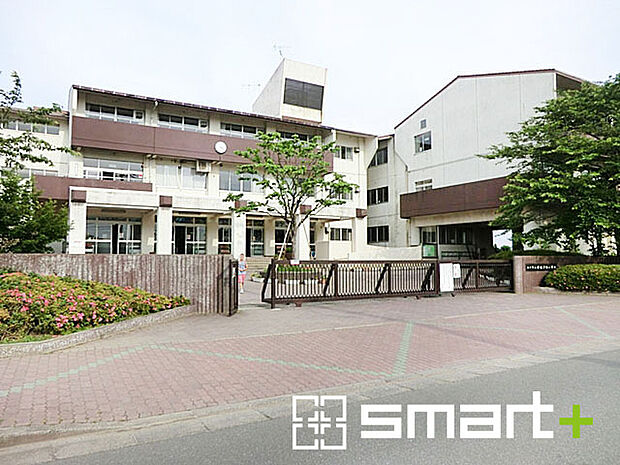 新松戸西小学校(640m)