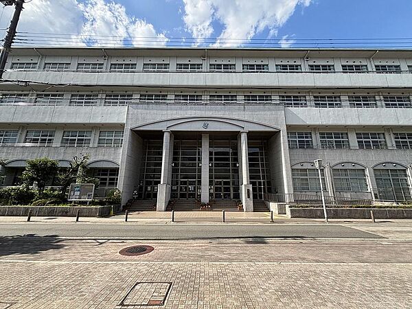 京都市立新町小学校まで347m 整備された歩道で徒歩4分（信号なし）