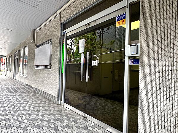 管理人が不在になる時間帯はオートロックへと切り替わります！
