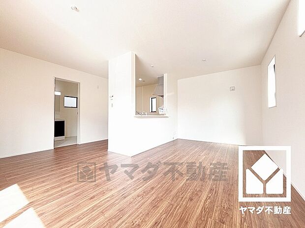 広々16.5帖のLDKが魅力。家族全員がリラックスできる、ゆったりとした快適リビングで温かい団らんの時間を。