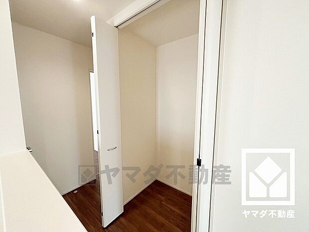 廊下物入や床下収納など収納スペースが多数あり、住空間を広々お使いいただけます。